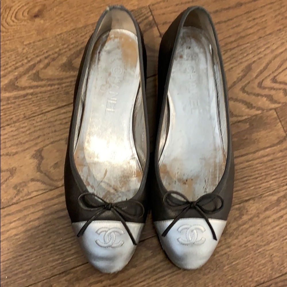 Chanel metallic toe ballerina flats